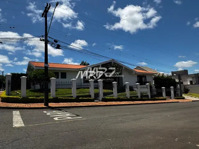 Casa 4 quartos e 4 banheiros, à venda, no bairro Estrela em Ponta Grossa