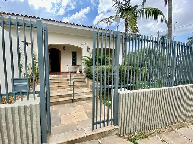 Casa com 1520m² 5 quartos e 3 banheiros, à venda, no bairro Centro em Botucatu
