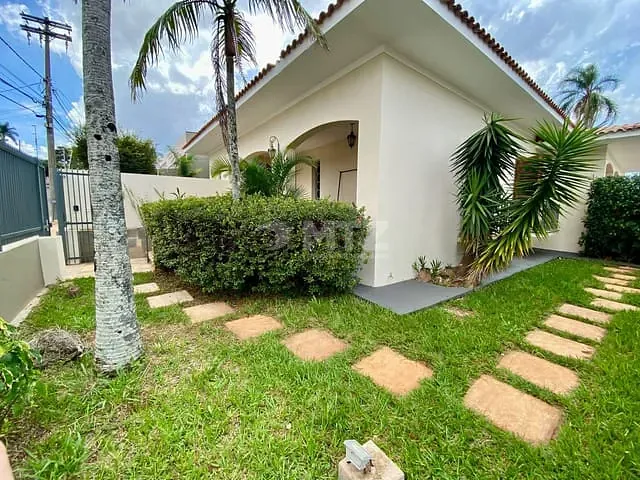 Casa com 1520m² 5 quartos e 3 banheiros, à venda, no bairro Centro em Botucatu