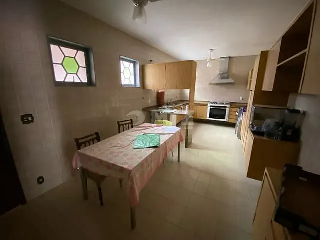 Casa com 1520m² 5 quartos e 3 banheiros, à venda, no bairro Centro em Botucatu