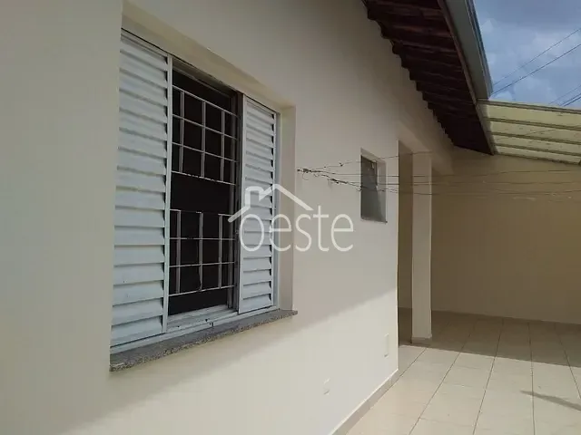 Casa com 150m² 2 quartos e 1 banheiro, para alugar, no bairro Parque Olaria em Santa Bárbara D'Oeste
