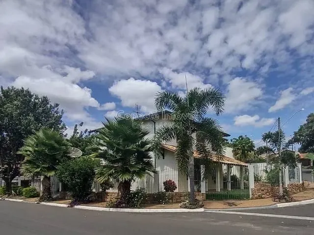 Casa com 289m² 4 quartos e 2 banheiros, à venda, no bairro Jardim Holanda em Holambra