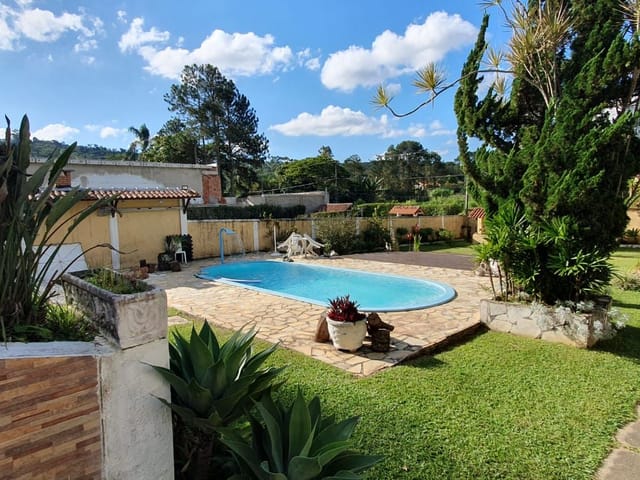 Casa com 1800m² 3 quartos e 3 banheiros, à venda, no bairro Parque Jardim da Serra em Juiz de Fora
