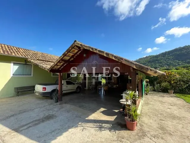 Casa 4 quartos e 3 banheiros, à venda, no bairro Retiro em Juiz de Fora