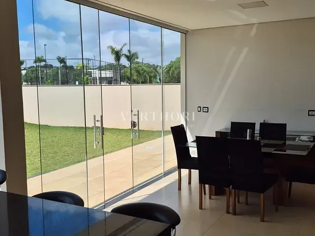 Casa com 700m² 4 quartos e 4 banheiros, à venda ou para alugar, no bairro Jardim Tarobá em Cambé