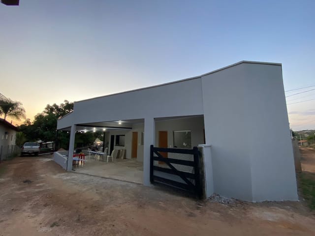Casa com 360m², à venda, no bairro Zona Rural em Abadiânia