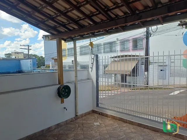 Casa 2 quartos e 1 banheiro, para alugar, no bairro Alterosa em Muriaé