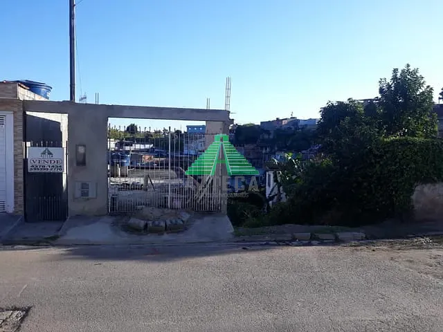 Casa com 300m² 2 quartos e 2 banheiros, à venda, no bairro Jardim Pinheirinho em Itaquaquecetuba