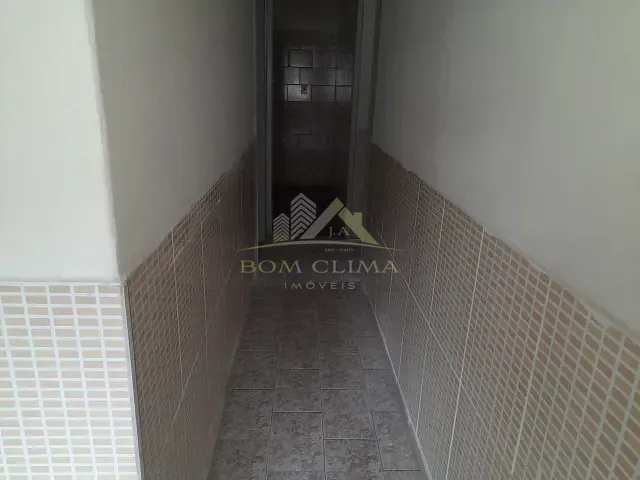 Casa 2 quartos e 1 banheiro, para alugar, no bairro Santa Terezinha em Juiz de Fora