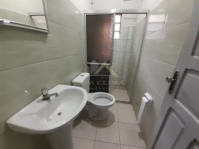Casa 2 quartos e 1 banheiro, para alugar, no bairro Santa Terezinha em Juiz de Fora