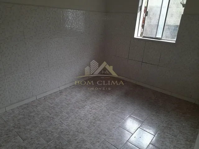Casa 2 quartos e 1 banheiro, para alugar, no bairro Santa Terezinha em Juiz de Fora