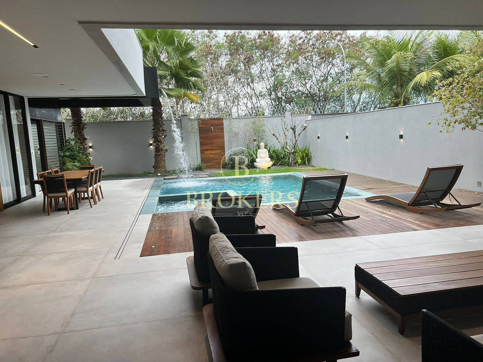 Triplex de Alto Padrão à Venda no Condomínio Alphaville, Barra da Tijuca – 5 Suítes, 4 Vagas e Infraestrutura Impecável