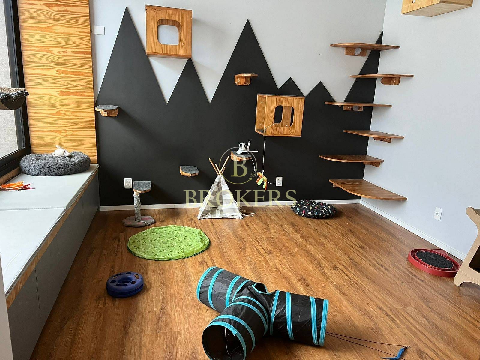 Triplex de Alto Padrão à Venda no Condomínio Alphaville, Barra da Tijuca – 5 Suítes, 4 Vagas e Infraestrutura Impecável