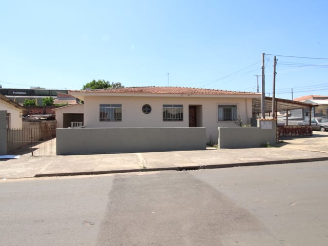 Casa com 488m² 3 quartos e 2 banheiros, à venda ou para alugar, no bairro Oficinas em Ponta Grossa
