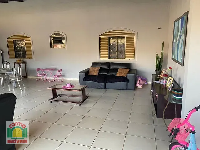 Casa com 900m² 4 quartos e 3 banheiros, à venda, no bairro Anápolis City em Anápolis