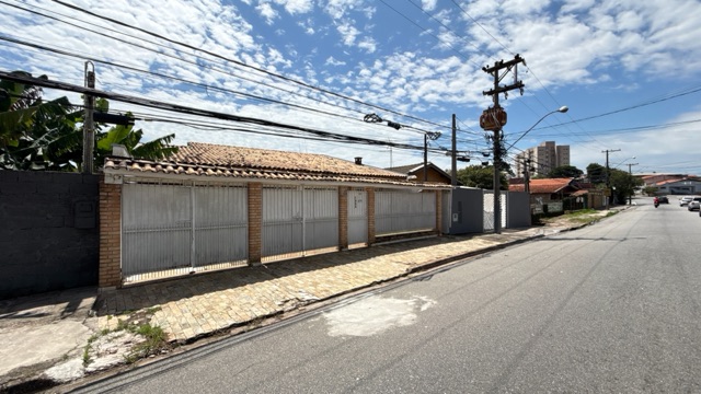 Casa com 300m² 3 quartos e 2 banheiros, à venda, no bairro Jardim do Lago em Jundiaí