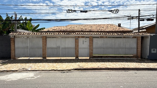 Casa com 300m² 3 quartos e 2 banheiros, à venda, no bairro Jardim do Lago em Jundiaí