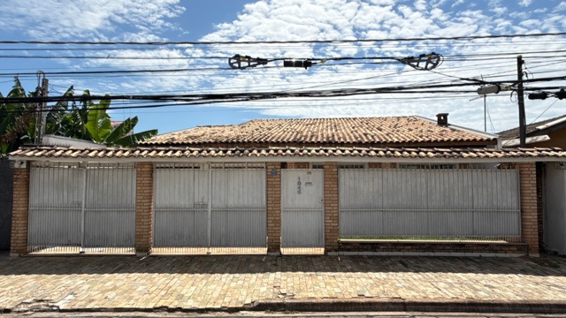 Casa com 300m² 3 quartos e 2 banheiros, à venda, no bairro Jardim do Lago em Jundiaí
