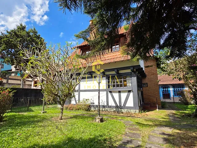Casa com 230m² 5 quartos e 4 banheiros, à venda, no bairro Chácara do Paraíso em Nova Friburgo