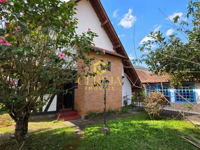Casa com 230m² 5 quartos e 4 banheiros, à venda, no bairro Chácara do Paraíso em Nova Friburgo
