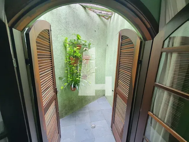 Casa com 250m², à venda, no bairro Jardim Santa Mena em Guarulhos