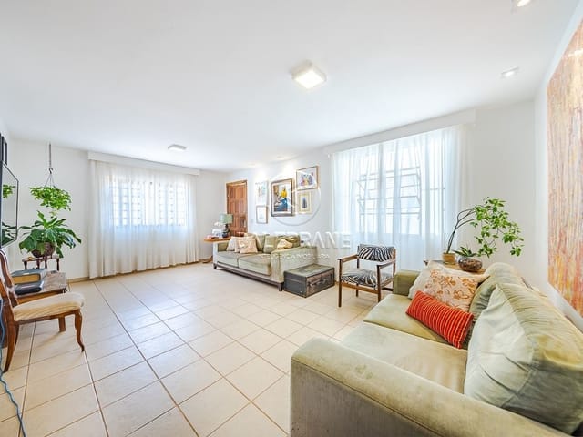 Casa com 300m² 3 quartos e 2 banheiros, à venda, no bairro Taguatinga Sul (Taguatinga) em Brasília