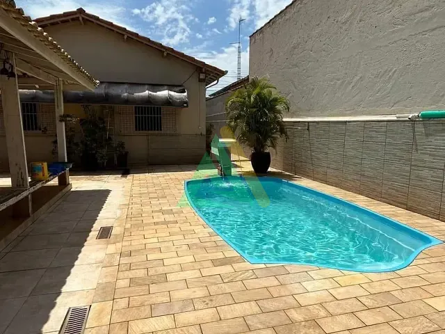 Casa com 400m² 3 quartos e 2 banheiros, à venda, no bairro Santa Cruz em Mogi Mirim