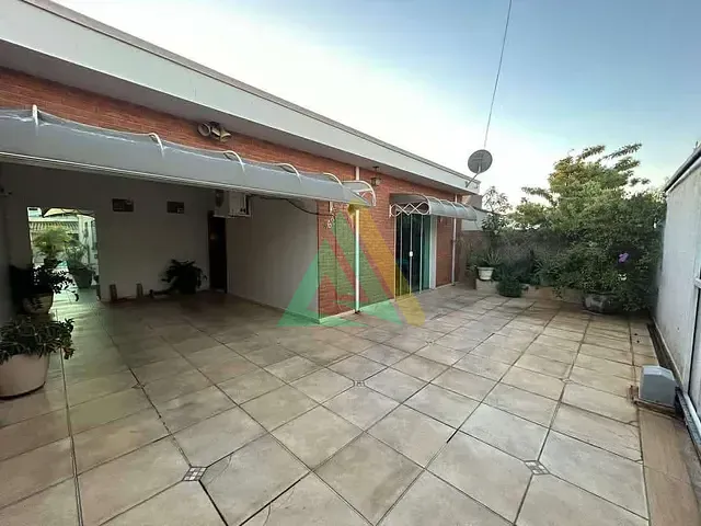 Casa com 400m² 3 quartos e 2 banheiros, à venda, no bairro Santa Cruz em Mogi Mirim