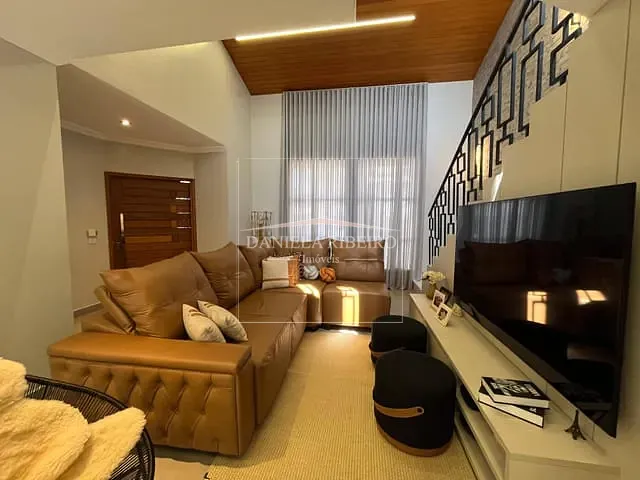 Casa com 300m² 3 quartos e 3 banheiros, à venda, no bairro Condomínio Vale do Arvoredo em Londrina