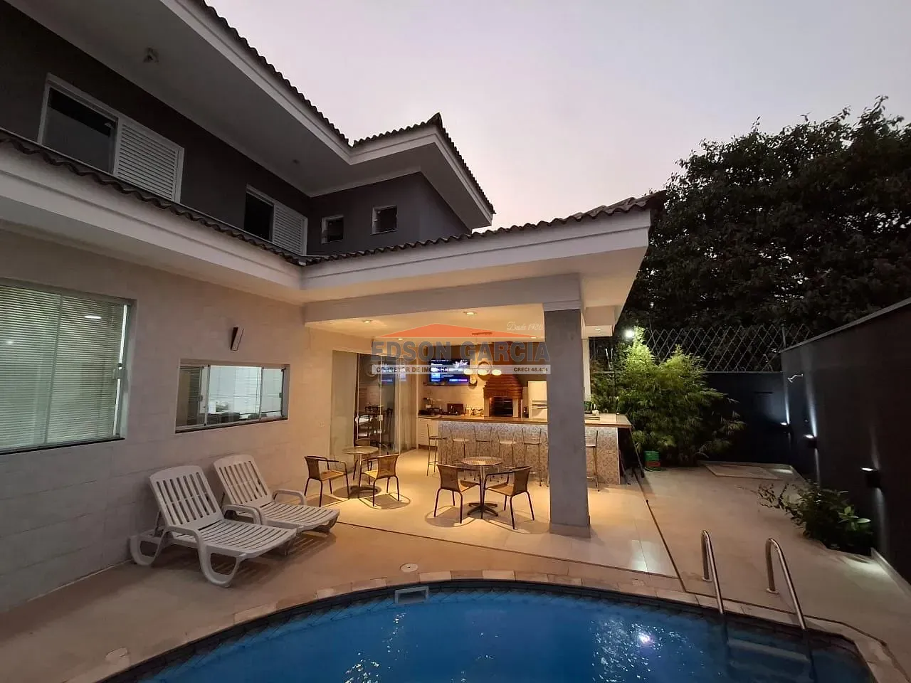 Casa, 3 quartos, 233 m² - Foto 1