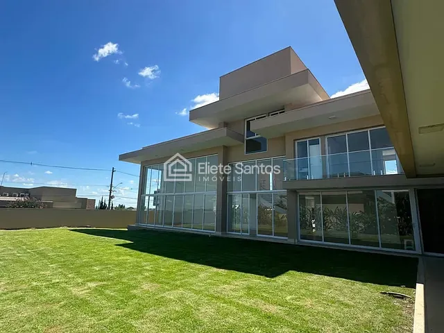 Casa com 900m² 5 quartos e 8 banheiros, à venda, no bairro Chácara Letônia em Americana