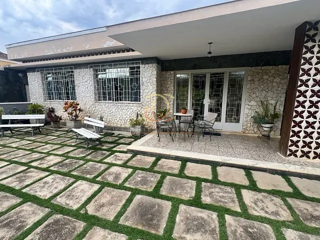 Casa 4 quartos e 2 banheiros, à venda, no bairro Centro em Valença