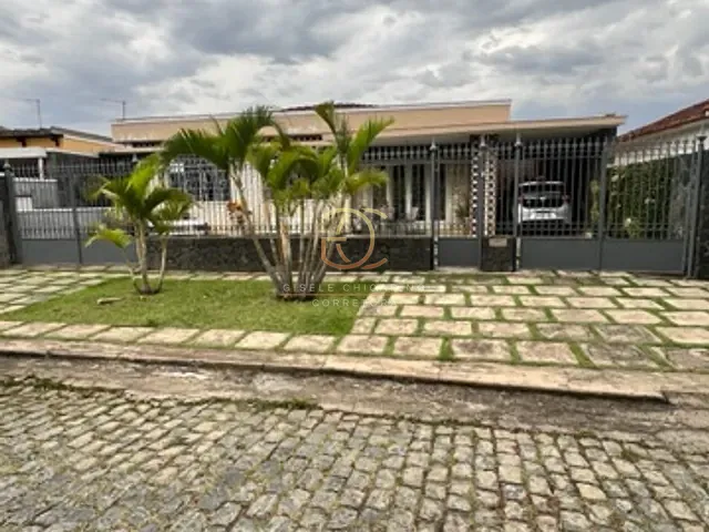 Casa 4 quartos e 2 banheiros, à venda, no bairro Centro em Valença