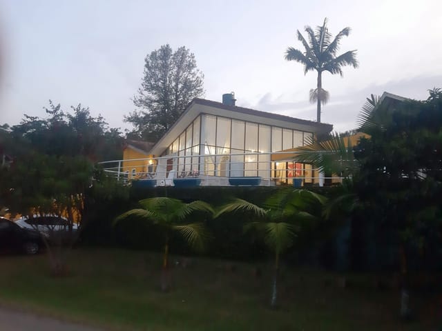 Linda casa em condomínio fechado em Embu-Guaçu