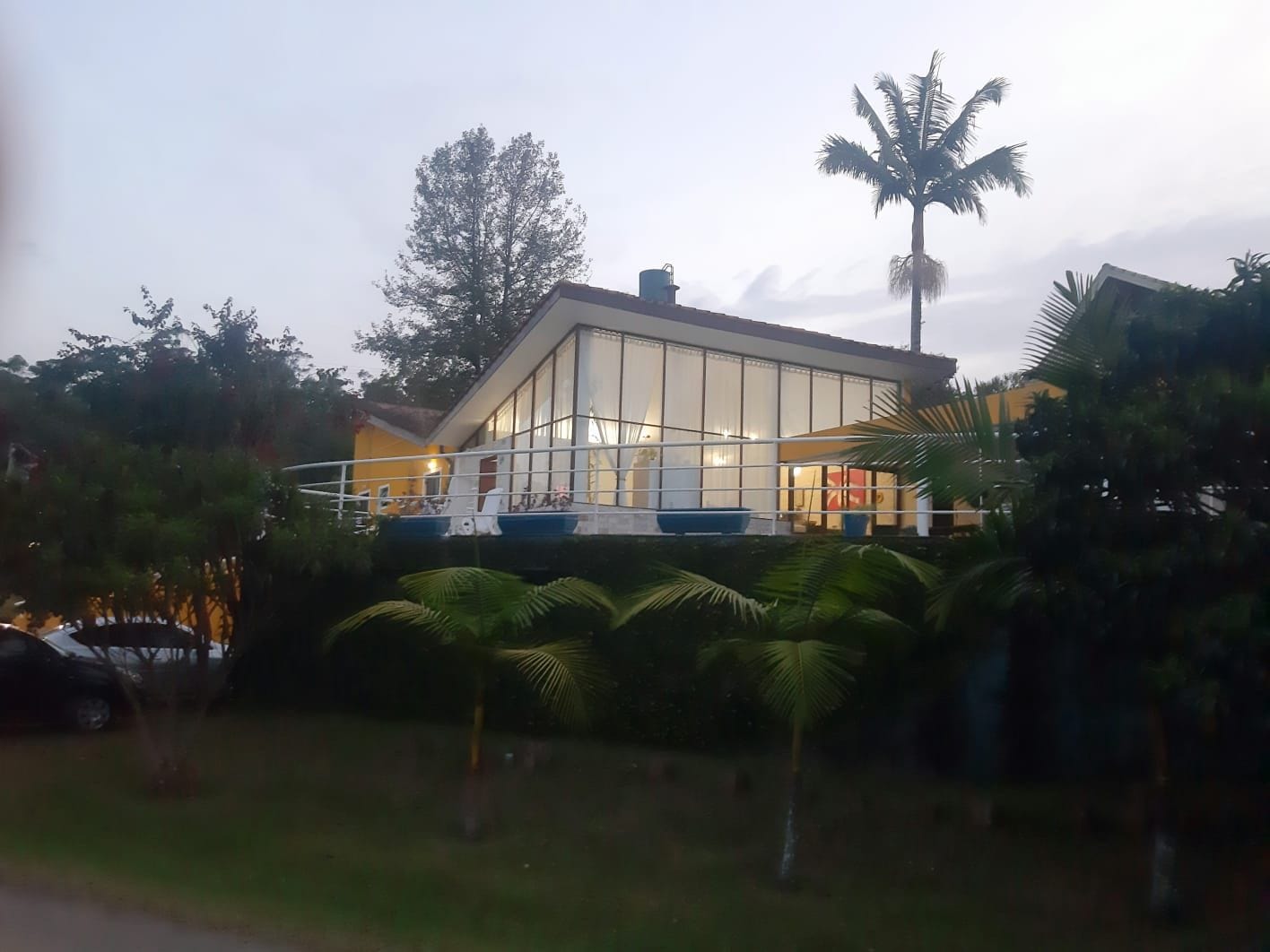 Linda casa em condomínio fechado em Embu-Guaçu