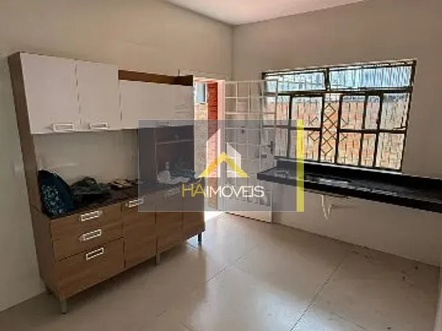 Casa com 360m² 4 quartos e 1 banheiro, para alugar, no bairro Planalto em Belo Horizonte