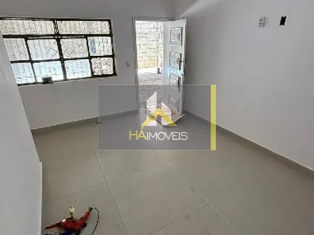 Casa com 360m² 4 quartos e 1 banheiro, para alugar, no bairro Planalto em Belo Horizonte