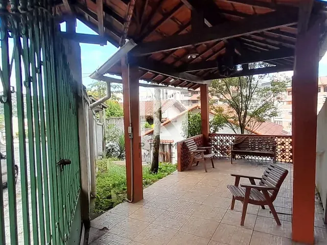 Casa com 210m² 2 quartos e 1 banheiro, à venda ou para alugar, no bairro Várzea em Teresópolis