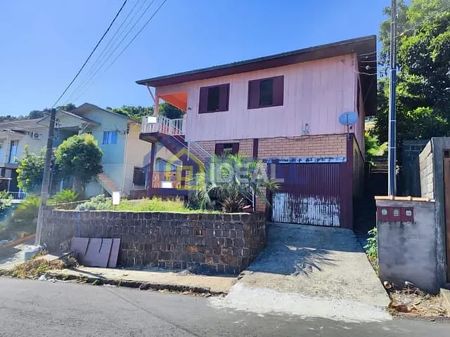 Casa com 200m² 7 quartos e 3 banheiros, à venda, no bairro Catarina Fontana em Concórdia