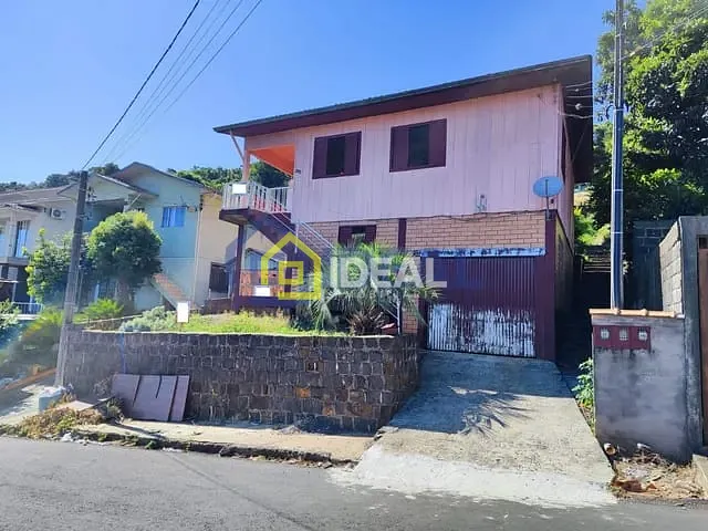 Casa com 200m² 7 quartos e 3 banheiros, à venda, no bairro Catarina Fontana em Concórdia