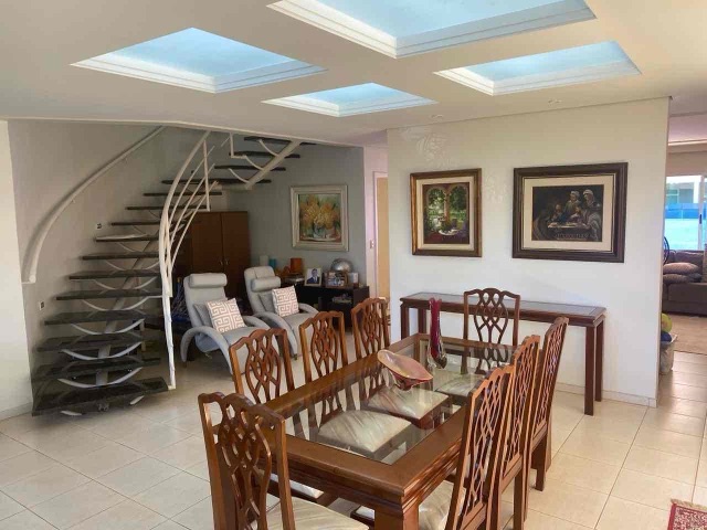 Casa com 675m² 4 quartos e 6 banheiros, à venda, no bairro Gleba Fazenda Palhano em Londrina