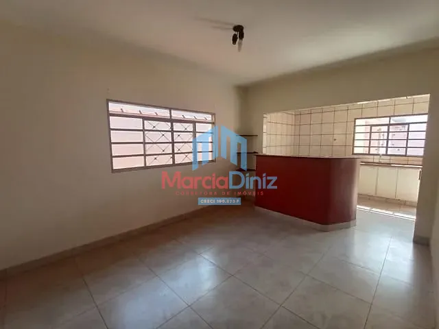 Casa com 270m² 2 quartos e 1 banheiro, à venda, no bairro Cidade Universitária em Ituverava