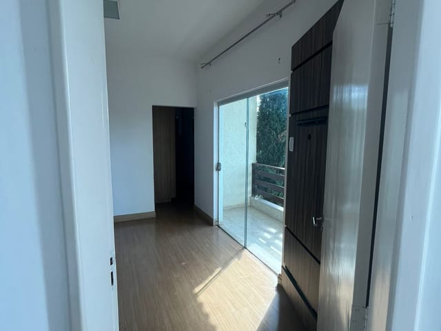 Casa 3 quartos e 3 banheiros, para alugar, no bairro Loteamento Portal do Sol II em Goiânia