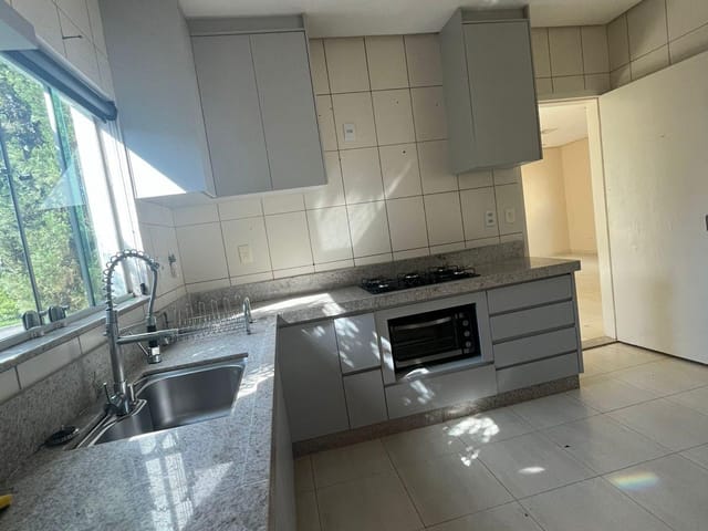 Casa 3 quartos e 3 banheiros, para alugar, no bairro Loteamento Portal do Sol II em Goiânia