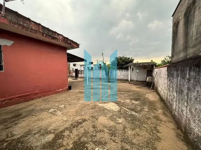 Casa com 300m² 3 quartos e 1 banheiro, à venda, no bairro Jardim Kennedy em Poços de Caldas