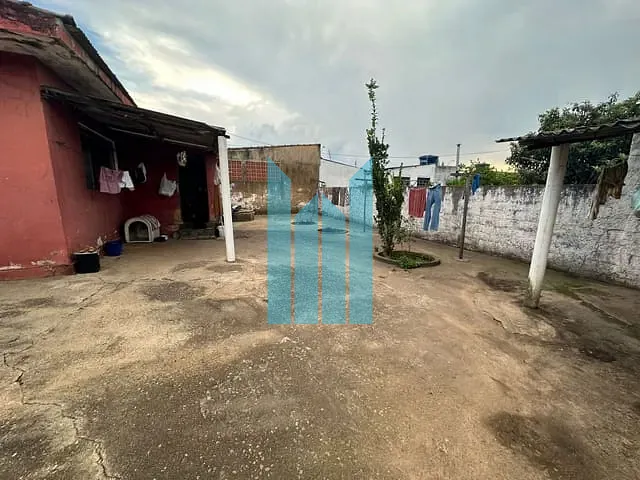 Casa com 300m² 3 quartos e 1 banheiro, à venda, no bairro Jardim Kennedy em Poços de Caldas