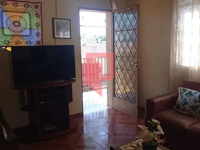 Casa com 187m² 4 quartos e 2 banheiros, à venda, no bairro Primeiro De Maio em Belo Horizonte