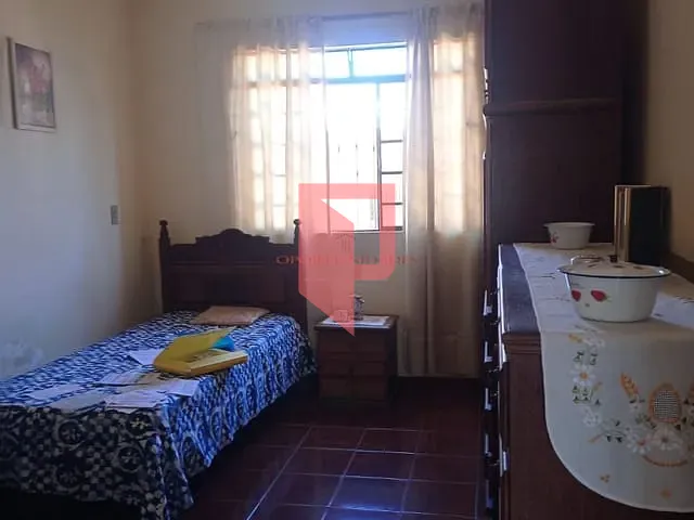 Casa com 187m² 4 quartos e 2 banheiros, à venda, no bairro Primeiro De Maio em Belo Horizonte