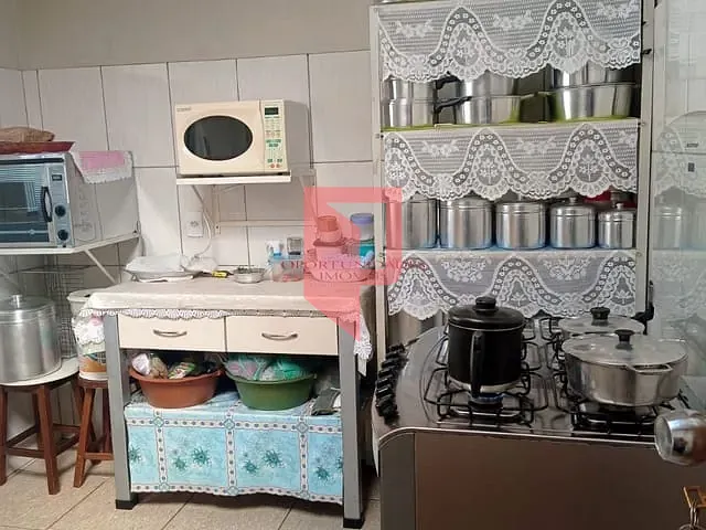 Casa com 187m² 4 quartos e 2 banheiros, à venda, no bairro Primeiro De Maio em Belo Horizonte