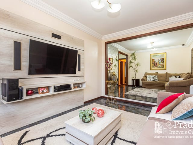 Casa com 209m² 3 quartos e 2 banheiros, à venda, no bairro Hauer em Curitiba
